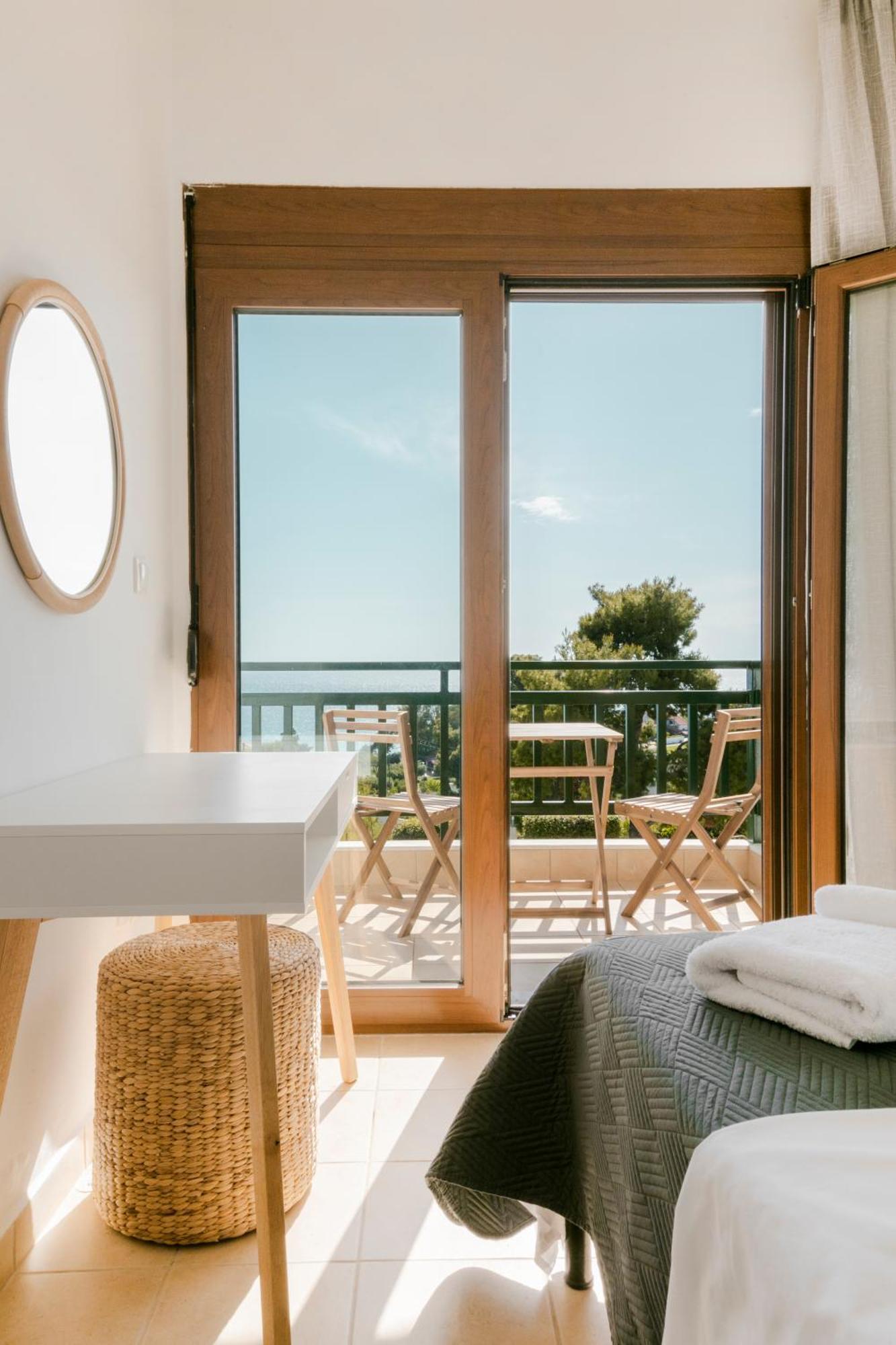 Pine In The Sea Nikiti-Sithonia Apartment Bagian luar foto