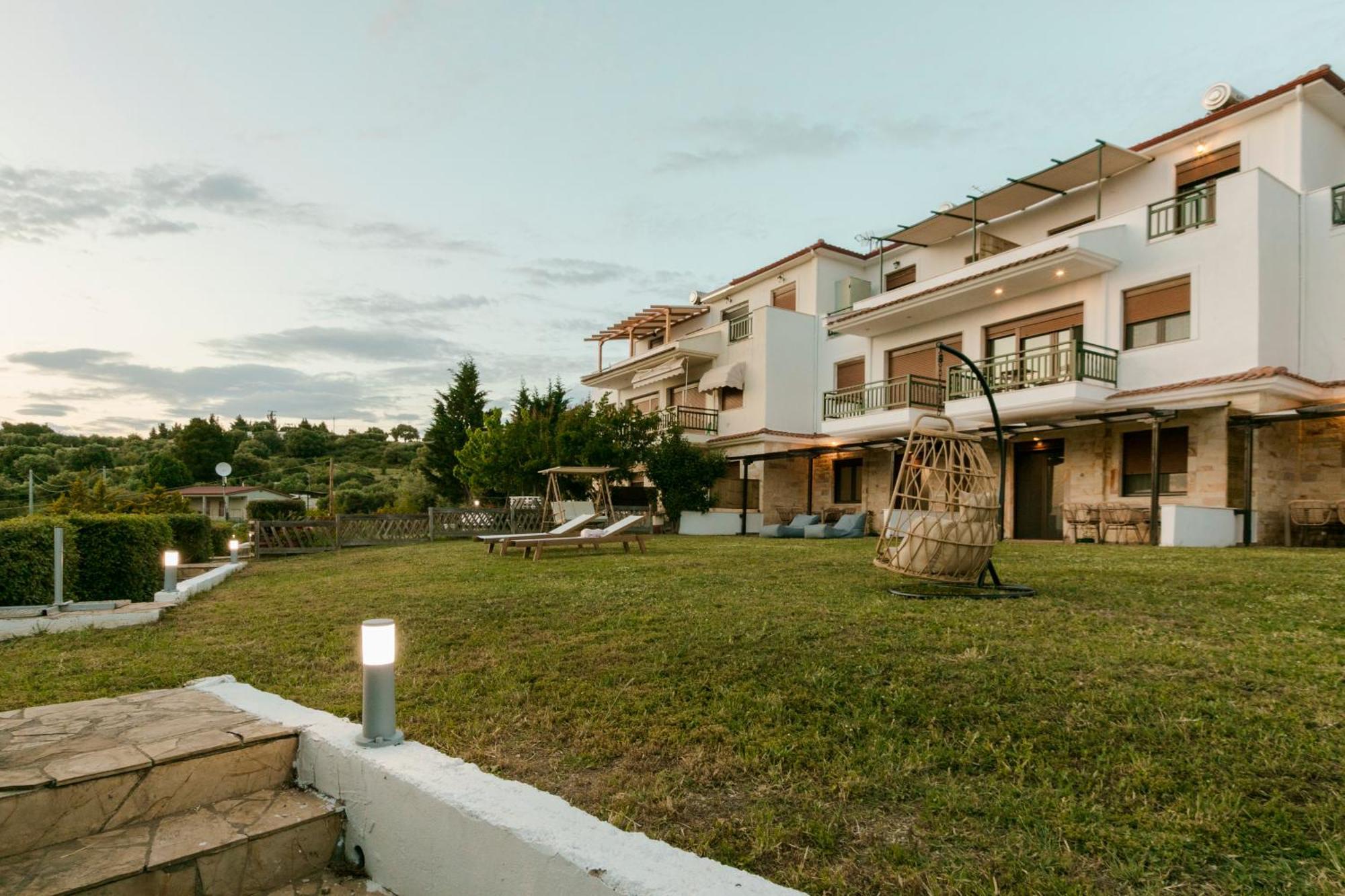 Pine In The Sea Nikiti-Sithonia Apartment Bagian luar foto
